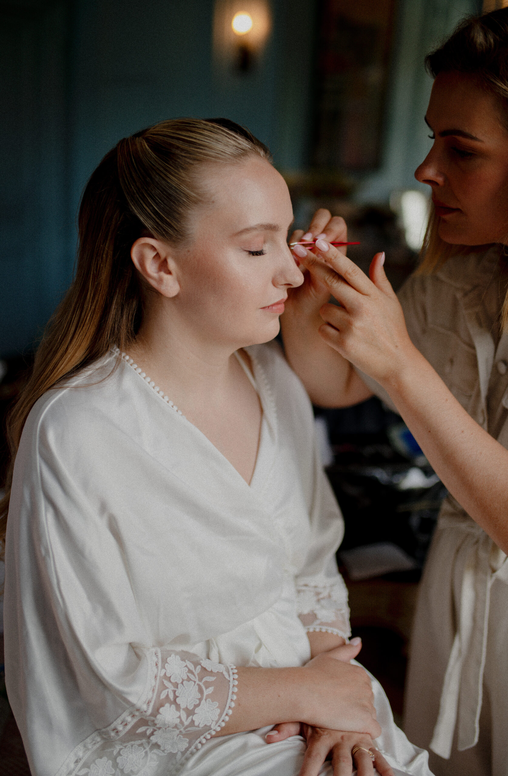 Corinne par Lina Raziq au chateau de Meridon Bridal hair and makeup French wedding Paris muah Bridal look natural makeup